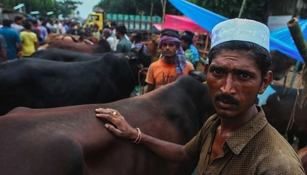 Xuất hiện dòng sông máu tại thủ đô Bangladesh ảnh 6