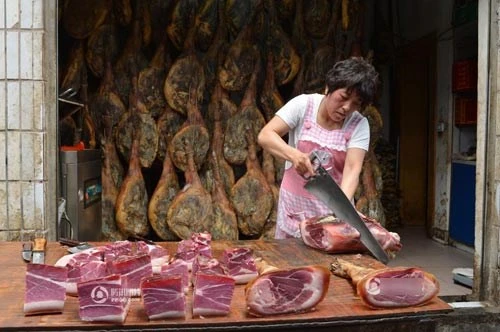 Ấn tượng với cảnh phơi đùi lợn xông khói chuẩn bị tết ảnh 7 Ấn tượng với cảnh phơi đùi lợn xông khói chuẩn bị tết ảnh 7