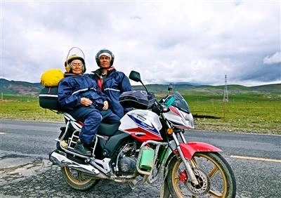 Mẹ già 84 tuổi cùng con trai phượt Tây Tạng ảnh 1 Mẹ già 84 tuổi cùng con trai phượt Tây Tạng ảnh 1