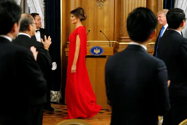 Bà Melania Trump lộng lẫy dự quốc yến ở Nhật ảnh 1