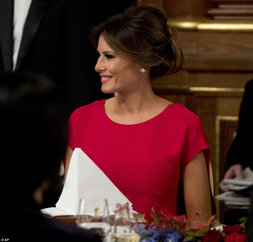 Bà Melania Trump lộng lẫy dự quốc yến ở Nhật ảnh 3