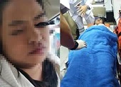 Trang điểm khi đang đi taxi, cô gái gặp sự cố hy hữu 