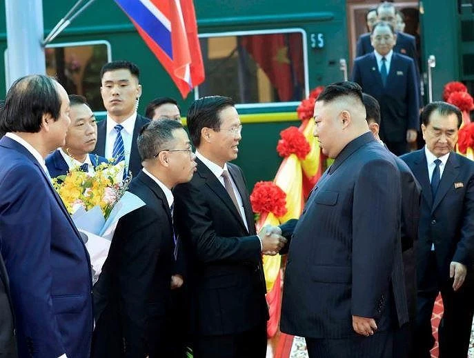 Những hình ảnh đầu tiên của ông Kim Jong-un tại Việt Nam ảnh 4 Những hình ảnh đầu tiên của ông Kim Jong-un tại Việt Nam ảnh 4