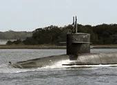 12 thuyền viên tàu ngầm Mỹ hầu tòa vì quay lén phụ nữ thay đồ