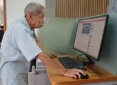 Cụ ông 77 tuổi say mê học tiếng Anh