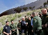 Người di cư từ Mexico tăng đột biến, lo ông Trump áp thuế