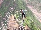 Đứng tim với clip 'người bay' ở Trung Quốc
