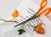 Ly hôn trong tuần trăng mật vì phát hiện chồng quá keo kiệt
