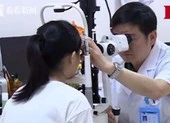 Cô gái trẻ mất thị lực một mắt vì. .. 'cày' game