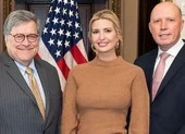 Ái nữ ông Trump trở lại làm việc sau khi âm tính với COVID-19
