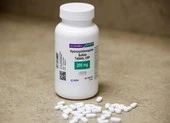 Bác sĩ Mỹ kiện FDA vì hạn chế dùng thuốc sốt rét trị COVID-19