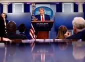Lệnh tạm ngưng nhập cư của ông Trump áp với những ai, bỏ ai?