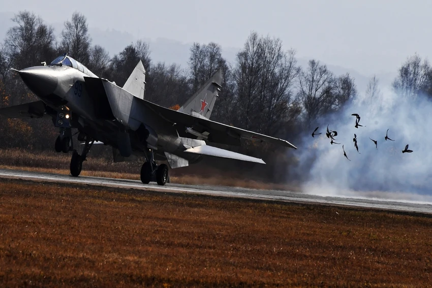 Kì lạ chuyện tiêm kích MiG-31 giá triệu USD được rao bán 2 USD ảnh 2