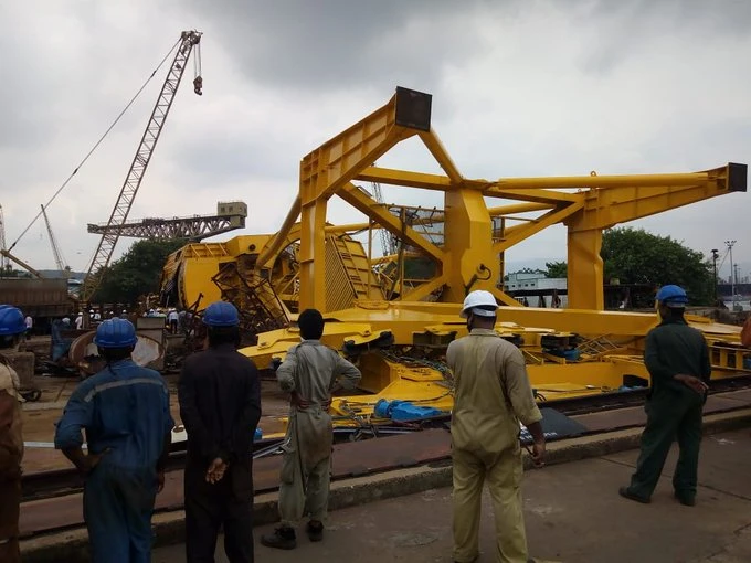 Ấn Độ: Sập cần cẩu khổng lồ, ít nhất 11 người bị đè chết ảnh 1