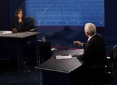 Tranh luận Pence-Harris:Dân chủ công kích vấn đề COVID-19