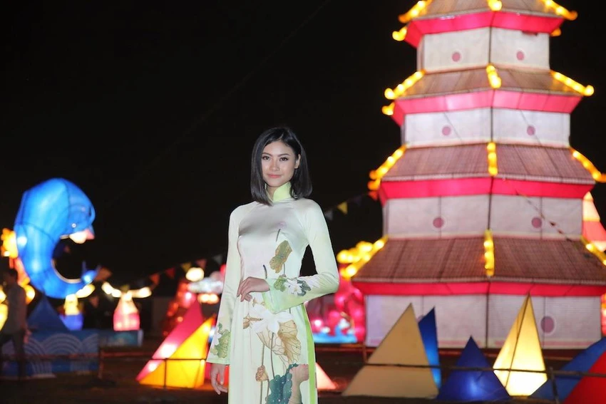 Hoa hậu biển Đào Thị Hà là đại sứ cho Lễ hội đèn lồng hữu nghị Việt -Hàn 2017