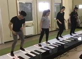 Bản cover Despacito bằng đàn piano khổng lồ 