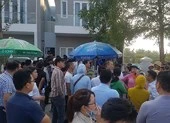 Dân vây trụ sở, Bách Đạt An quyết lôi Hoàng Nhất Nam ra tòa