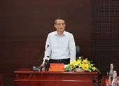 'Cán bộ đi đối ngoại có biết uống rượu vang thế nào không?'