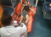 Xuyên đêm ‘cưỡi’ sóng cứu ngư dân nguy kịch gần Hoàng Sa 