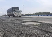 Cao tốc Đà Nẵng - Quảng Ngãi lại lở loét ngay đầu tuyến
