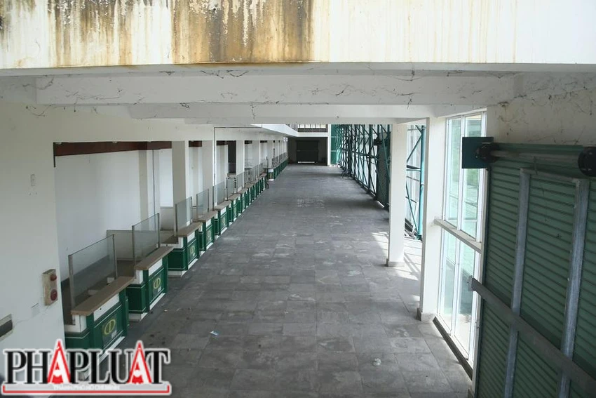 Vướng mắc về phân bổ luồng tuyến là nguyên nhân chính khiến bến xe bị bỏ hoang. Ảnh: NGÔ QUANG Vướng mắc về phân bổ luồng tuyến là nguyên nhân chính khiến bến xe bị bỏ hoang. Ảnh: NGÔ QUANG