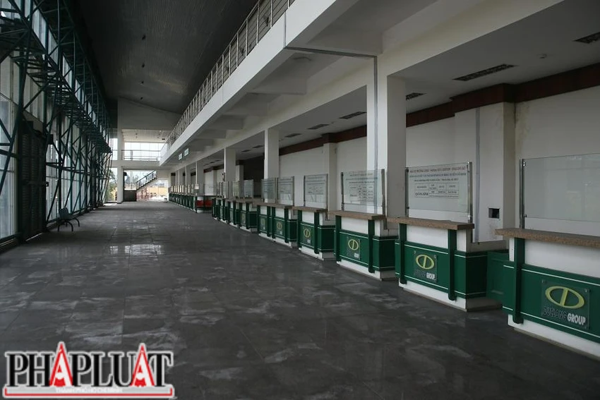 Công trình này rộng 6,3 ha, tổng vốn đầu tư hơn 130 tỉ đồng với công năng phục vụ 1.000 lượt xe xuất bến/ngày. Ảnh: NGÔ QUANG Công trình này rộng 6,3 ha, tổng vốn đầu tư hơn 130 tỉ đồng với công năng phục vụ 1.000 lượt xe xuất bến/ngày. Ảnh: NGÔ QUANG
