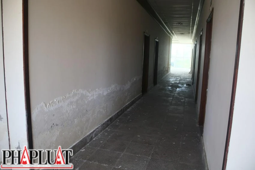 Những đoạn hành lang không hề có bóng dáng người sử dụng. Ảnh: NGÔ QUANG Những đoạn hành lang không hề có bóng dáng người sử dụng. Ảnh: NGÔ QUANG