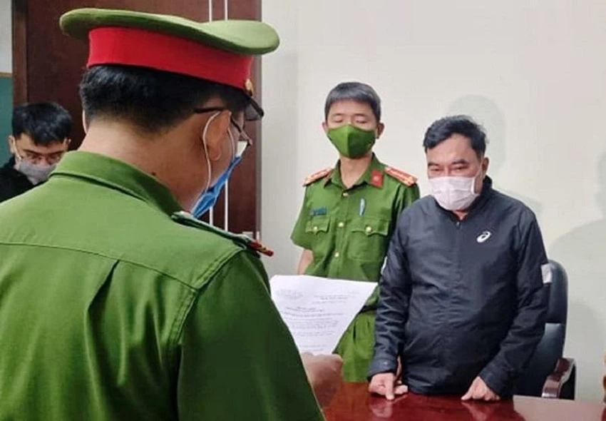 Đại gia Trung "lửa" bị bắt ngày 7-12-2021. Ảnh: H.H Đại gia Trung "lửa" bị bắt ngày 7-12-2021. Ảnh: H.H