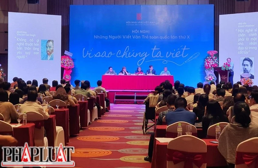 Khai mạc Hội nghị Những người viết văn trẻ toàn quốc lần thứ X với chủ đề “Vì sao chúng ta viết?”. Ảnh: TẤN VIỆT Khai mạc Hội nghị Những người viết văn trẻ toàn quốc lần thứ X với chủ đề “Vì sao chúng ta viết?”. Ảnh: TẤN VIỆT