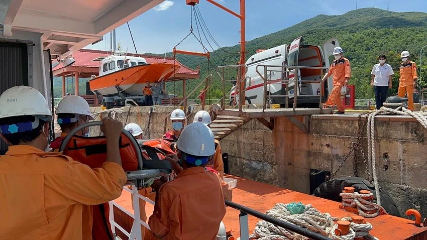 Cả hai nạn nhân đều đã vượt qua cơn nguy kịch. Ảnh: Danang MRCC Cả hai nạn nhân đều đã vượt qua cơn nguy kịch. Ảnh: Danang MRCC