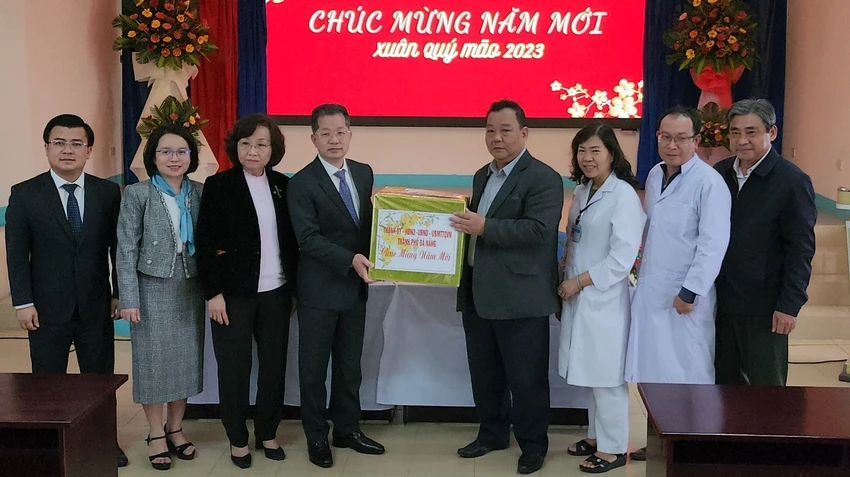 Bí thư Đà Nẵng Nguyễn Văn Quảng thăm, chúc Tết hai bệnh viện ngày cận Tết Nguyên đán Quý Mão 2023. Ảnh: TẤN VIỆT Bí thư Đà Nẵng Nguyễn Văn Quảng thăm, chúc Tết hai bệnh viện ngày cận Tết Nguyên đán Quý Mão 2023. Ảnh: TẤN VIỆT