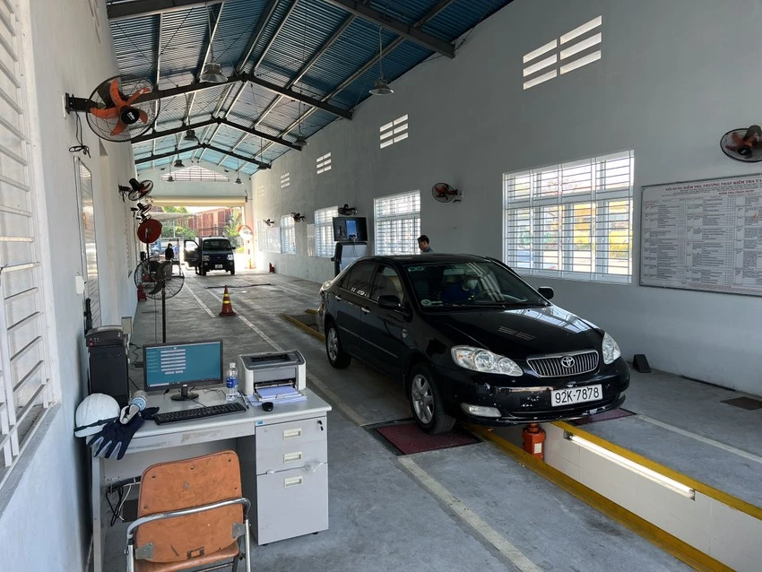 Đà Nẵng tạm dừng thẩm định cải tạo xe cơ giới để phục vụ điều tra. Ảnh: NGÔ QUANG Đà Nẵng tạm dừng thẩm định cải tạo xe cơ giới để phục vụ điều tra. Ảnh: NGÔ QUANG