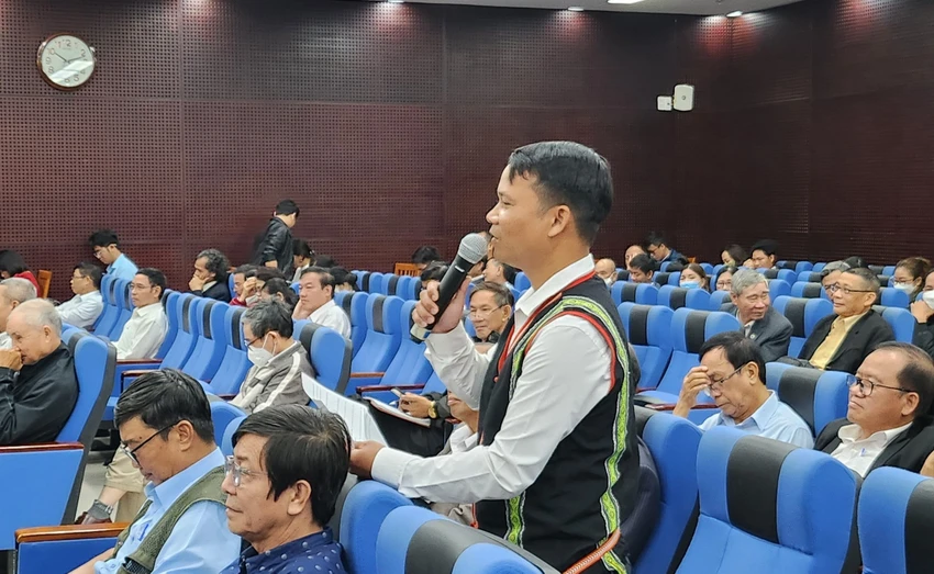 Hơn 30 ý kiến góp ý dự thảo Luật đất đai (sửa đổi) được nêu tại hội nghị. Ảnh: TẤN VIỆT Hơn 30 ý kiến góp ý dự thảo Luật đất đai (sửa đổi) được nêu tại hội nghị. Ảnh: TẤN VIỆT