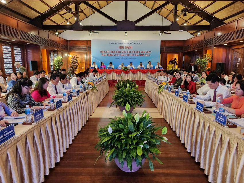 TP Đà Nẵng tổ chức Tổng kết thực hiện giao ước thi đua năm 2022 và nhiệm vụ trọng tâm năm 2023 Cụm thi đua năm TP trực thuộc Trung ương. Ảnh: TẤN VIỆT TP Đà Nẵng tổ chức Tổng kết thực hiện giao ước thi đua năm 2022 và nhiệm vụ trọng tâm năm 2023 Cụm thi đua năm TP trực thuộc Trung ương. Ảnh: TẤN VIỆT