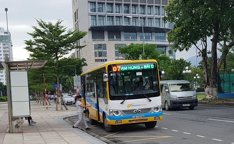 Xe buýt trợ giá tại Đà Nẵng. Ảnh: TẤN VIỆT Xe buýt trợ giá tại Đà Nẵng. Ảnh: TẤN VIỆT