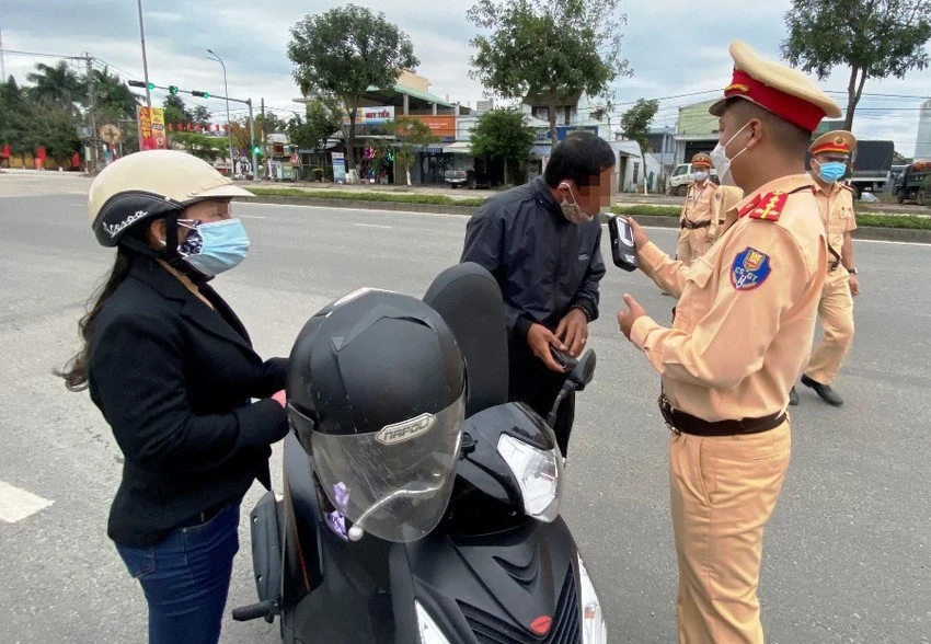 Cảnh sát giao thông Đà Nẵng tăng cường kiểm soát trật tự an toàn giao thông. Ảnh: H.H Cảnh sát giao thông Đà Nẵng tăng cường kiểm soát trật tự an toàn giao thông. Ảnh: H.H