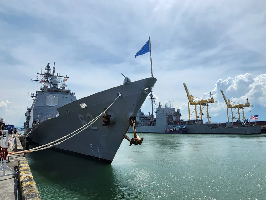 2 tàu tuần dương hộ tống tàu sân bay Mỹ cập cảng Tiên Sa ảnh 4 2 tàu tuần dương hộ tống tàu sân bay Mỹ cập cảng Tiên Sa ảnh 4