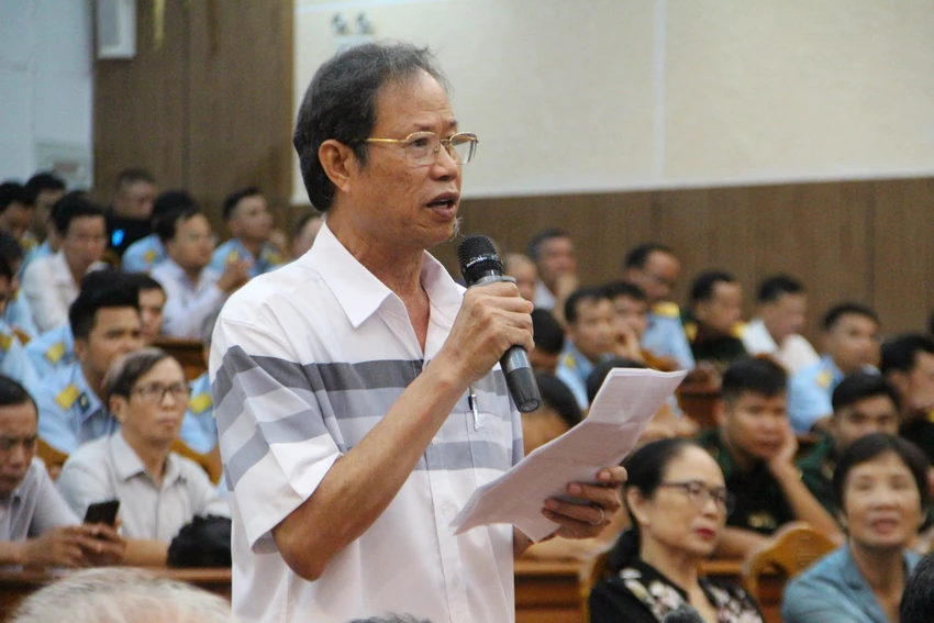 Cử tri Trần Thanh Tân, quận Sơn Trà, Đà Nẵng. Ảnh: TẤN VIỆT Cử tri Trần Thanh Tân, quận Sơn Trà, Đà Nẵng. Ảnh: TẤN VIỆT