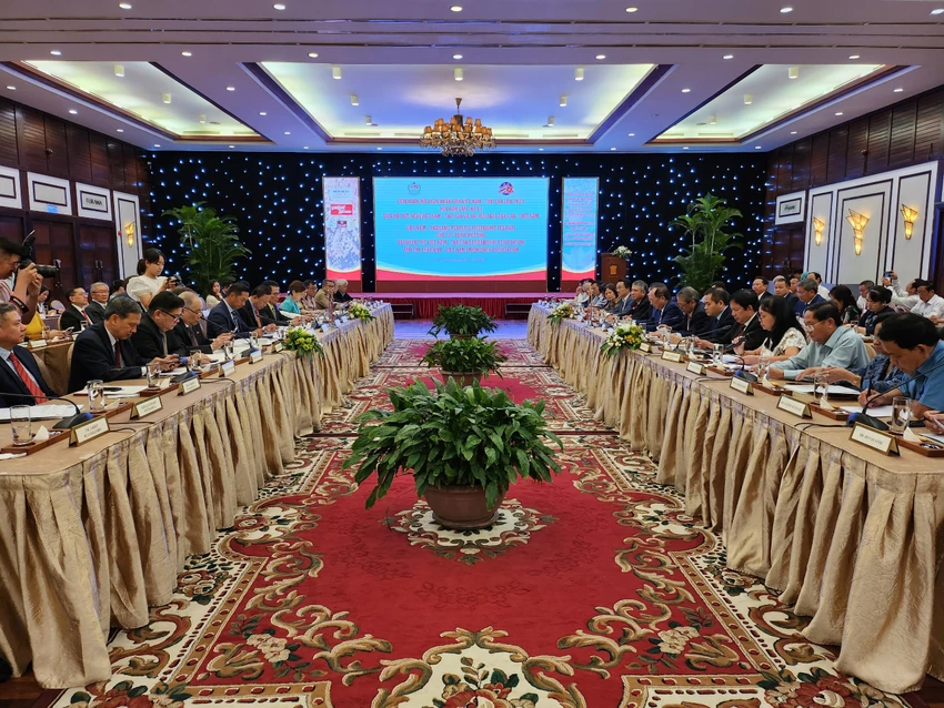 Hội nghị lần thứ XII giữa Hội hữu nghị Việt Nam -Thái Lan và Hội hữu nghị Thái Lan-Việt Nam diễn ra tại Đà Nẵng. Ảnh: TẤN VIỆT Hội nghị lần thứ XII giữa Hội hữu nghị Việt Nam -Thái Lan và Hội hữu nghị Thái Lan-Việt Nam diễn ra tại Đà Nẵng. Ảnh: TẤN VIỆT