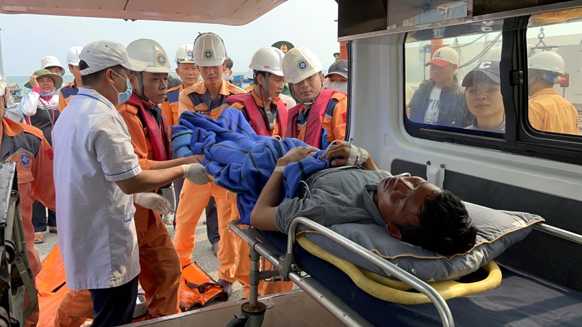 ngư dân hoàng sa cứu nạn