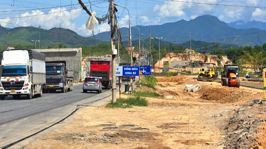 cao-toc-hoa-lien-tuy-loan-da-nang.jpg