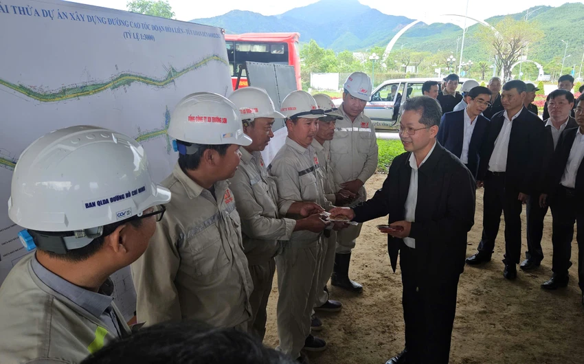 cao-toc-hoa-lien-tuy-loan-1.jpg
