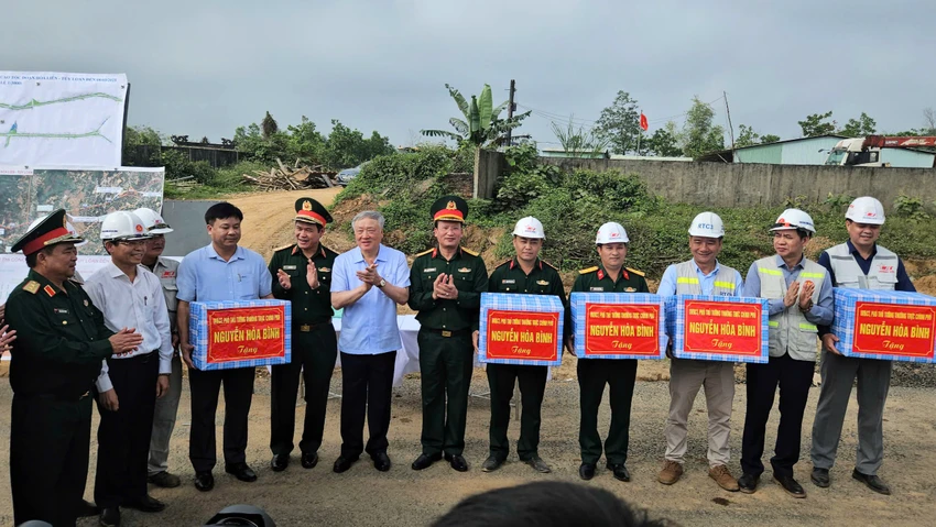 cao-toc-hoa-lien-tuy-loan-1.JPG