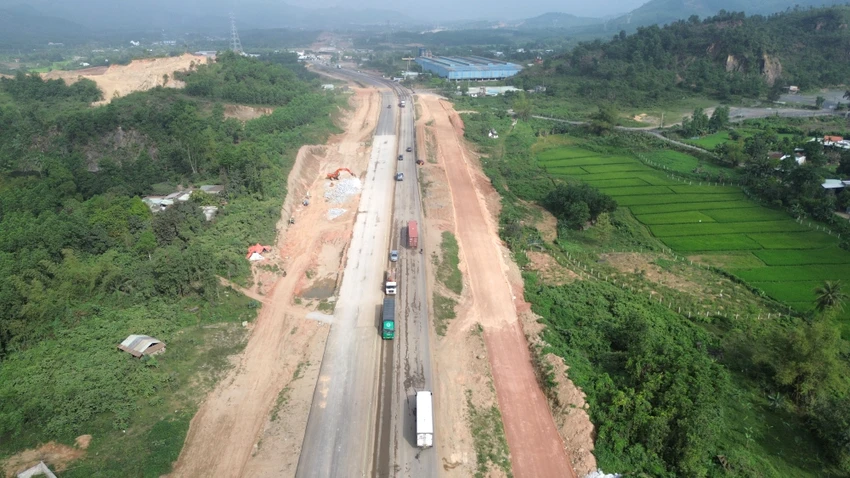 cao-toc-hoa-lien-tuy-loan.JPG