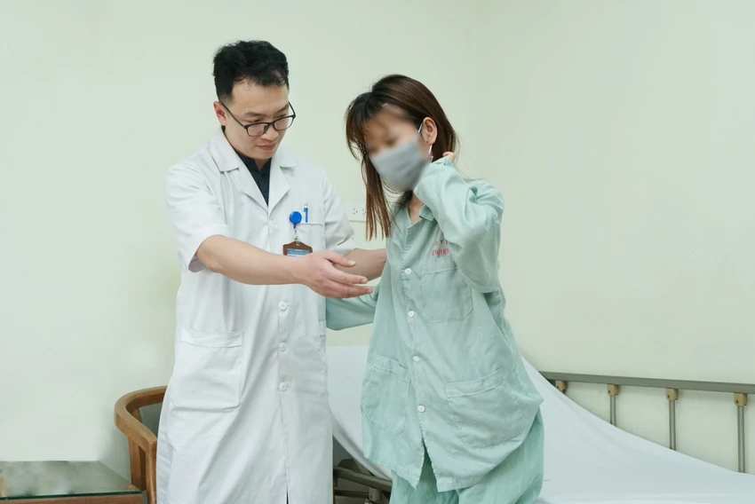 bị xe tải đè qua người.jpg