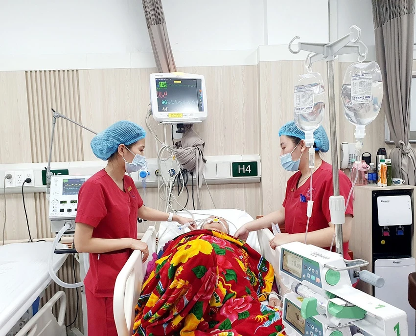 cứu sống người nước ngoài ngừng tim ở đà nẵng.jpg