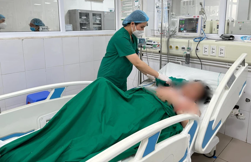 sốc nhiễm khuẩn do cá trê đâm vào tay.jpg