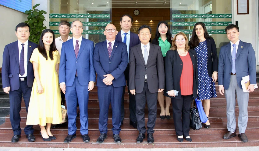 Đại diện Đại học Quốc gia Hà Nội