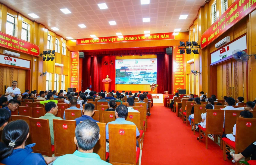 Cùng ngư dân thắp sáng đèn trên biển